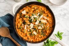 Gnocchi in Marinara – Simple 10 Minute One Pot Meal