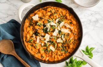Gnocchi in Marinara – Simple 10 Minute One Pot Meal