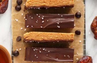 Homemade Protein Bars (Peanut Butter + Chocolate)